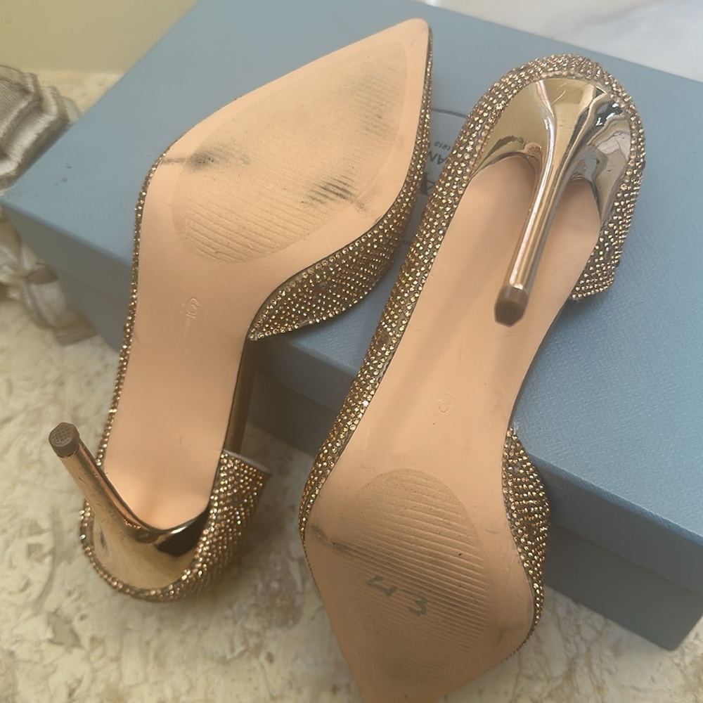Steve Madden gorgeous Rose Gold in new condition.  4 inch high heels. - Picture 3 of 7
